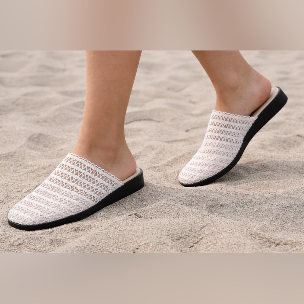 Karen Scott Shoreline Woven Sandals Mules Flats White Textured Comfy Size 6 - Picture 3 of 9